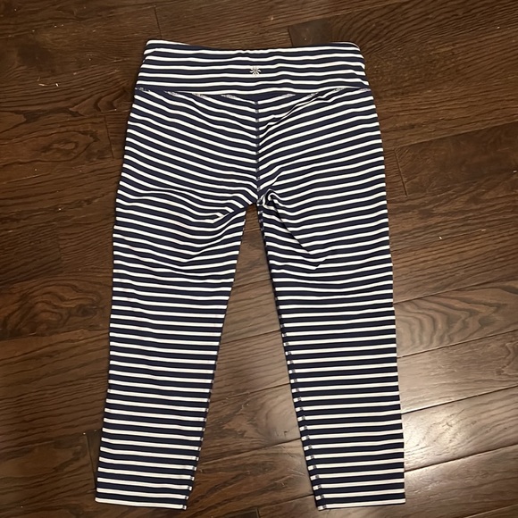 Athleta Capri Leggings, Size M - Picture 3 of 8